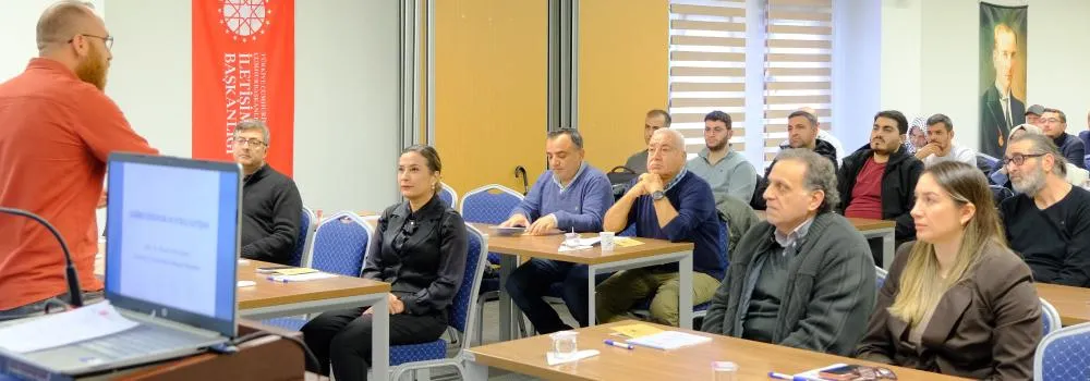 Adana’da Gazetecilere Diksiyon ve Yapay Zeka Çağında Habercilik Eğitimi